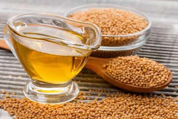Mustard oil: strengthens hair and nourishes the skin