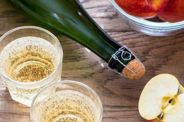 10 лучших шампанских напитков - не только на Новый год