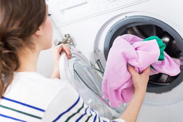 Как избавиться от затхлого запаха одежды и белья в помещение?