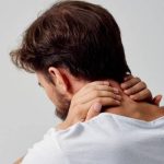 Біль у шиї: симптоми, причини та лікування