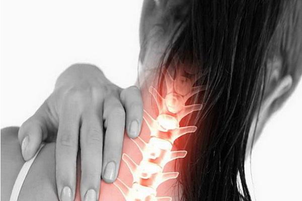 Біль в потилиці та проблеми з хребтом