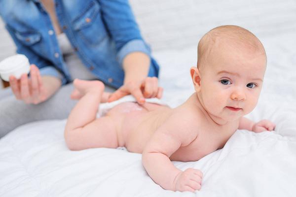 Як виявити та лікувати атопічний дерматит у немовлят