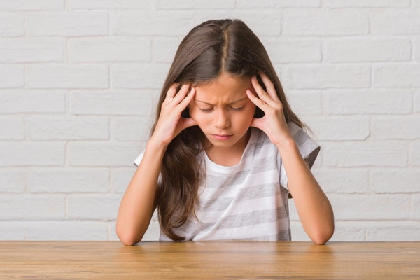 Як правильно лікувати головний біль у дітей