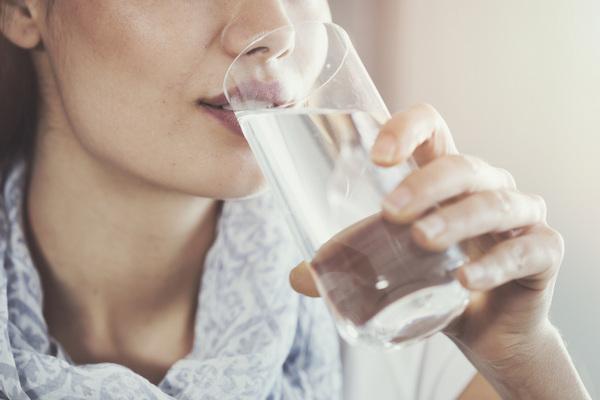 Пийте більше води, щоб зберегти здоров'я нирок