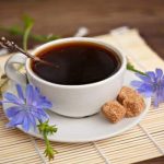 Чому варто пити каву з цикорієм?