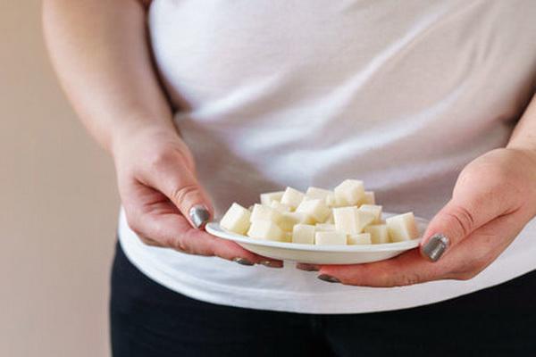 How does chocolate affect weight loss?