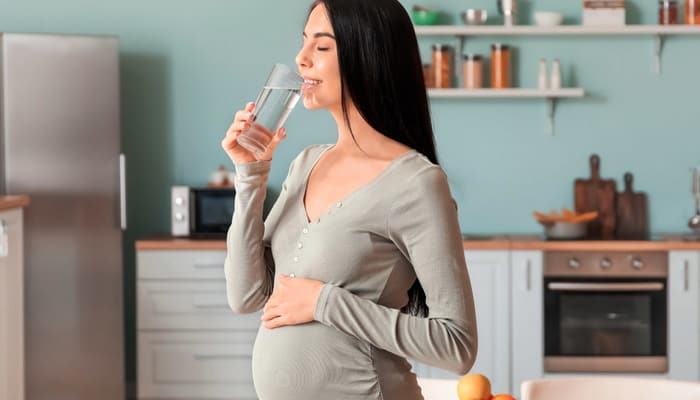 Продукти та напої, які допоможуть вам усунути нудоту при вагітності
