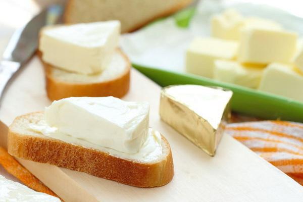 П'ять причин, чому краще уникати плавленого сиру