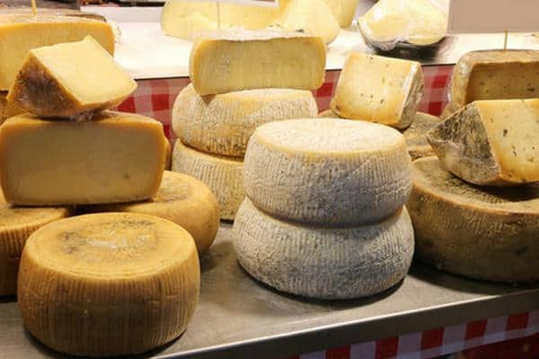 Як відрізнити справжній сир від штучного?
