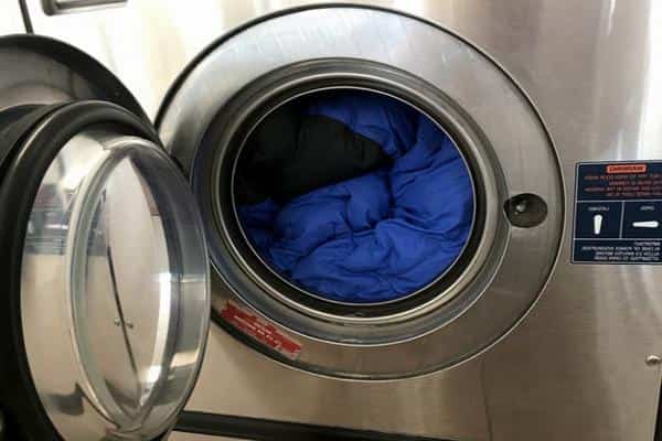 Як правильно прати зимову куртку в пральній машині